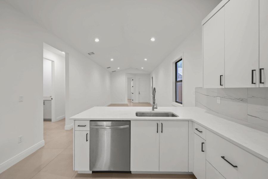 633 55th Street - 25.jpg-SMALL 633 55th Street - 25.jpg-SMALL