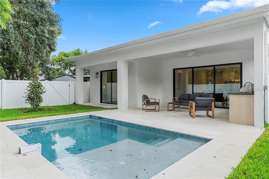 Exterior details and patio area of a home in , Orlando (Image 3).
