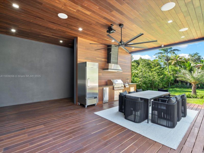 Exterior details and patio area of a home in , Miami (Image 42).