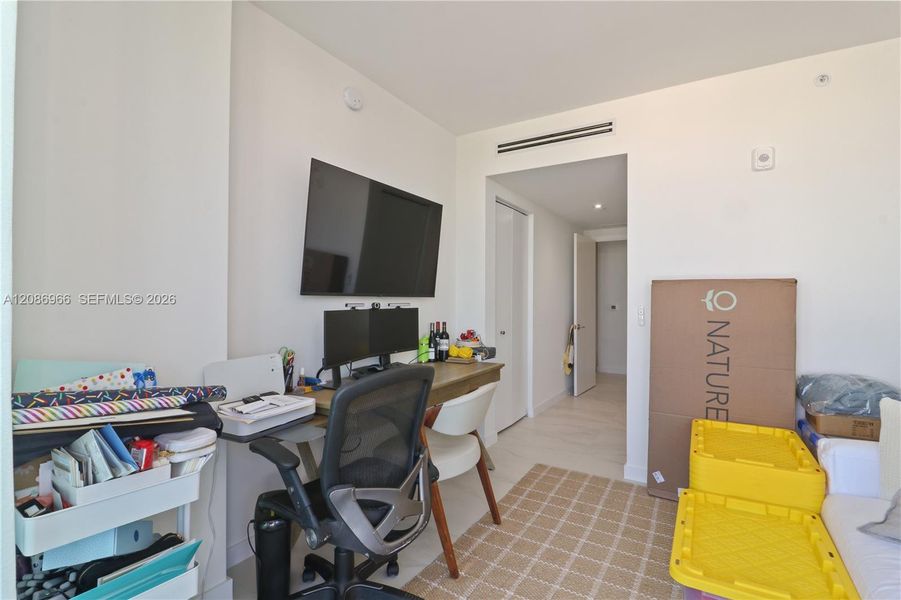 Furnished interior view inside a new home in Alana Bay Harbor Islands, Bal Harbour (Image 28).