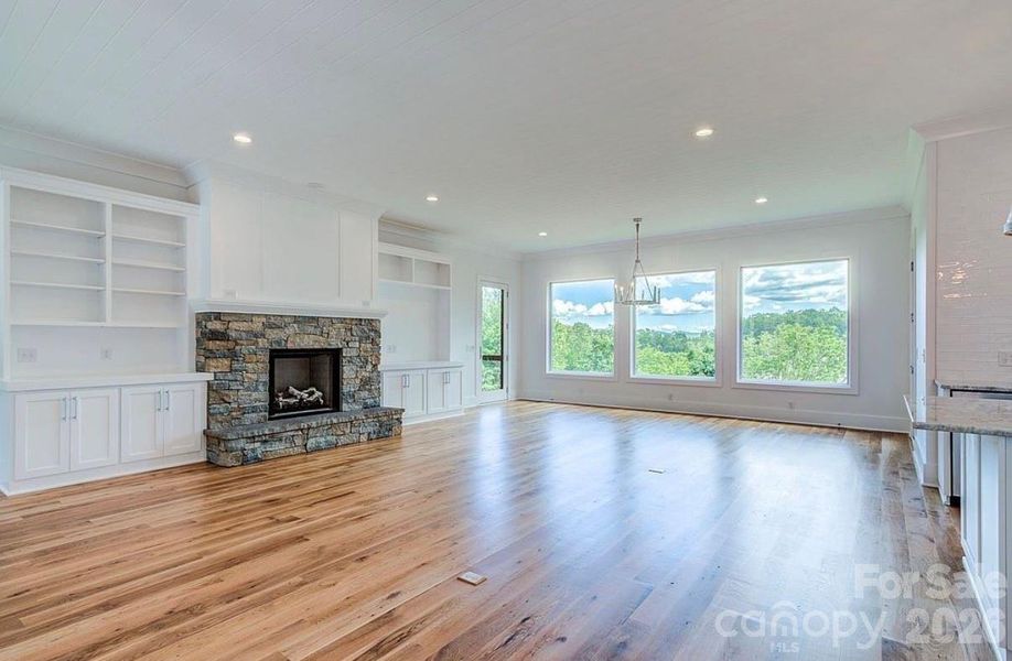 Spacious, unfurnished interior of a new home in , Newland (Image 15).