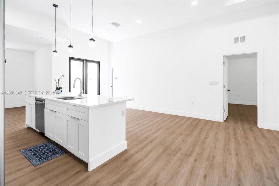 Spacious, unfurnished interior of a new home in , Clewiston (Image 34).