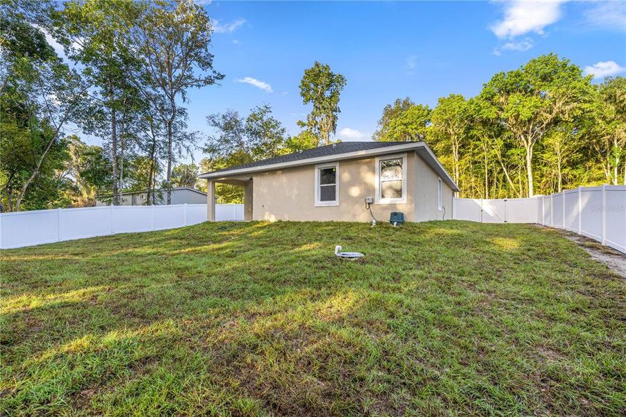 Exterior details and patio area of a home in , Belleview (Image 16).