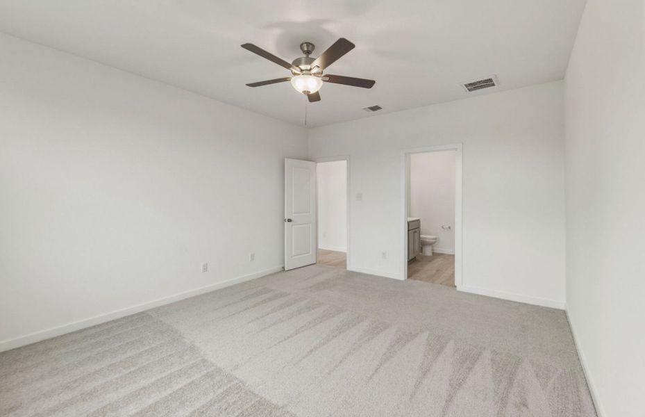 Spacious, unfurnished interior of a new home in County View, Temple (Image 27).