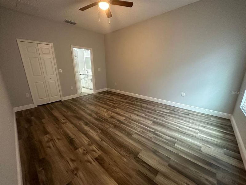 Spacious, unfurnished interior of a new home in , Ocala (Image 9).