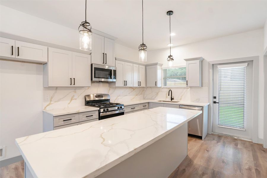 Image 10 of a home in Avenue Park.