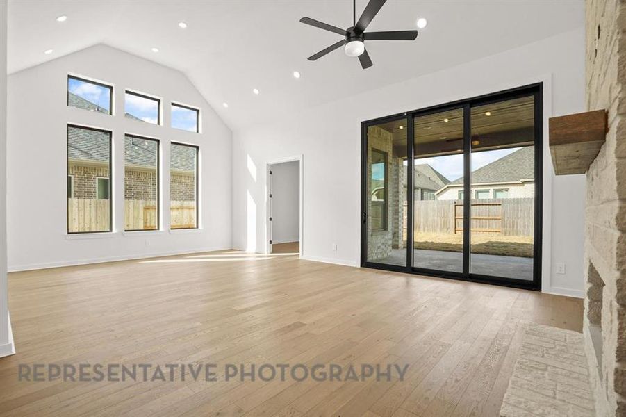 Spacious, unfurnished interior of a new home in Ridge Crossing, Waxahachie (Image 17).