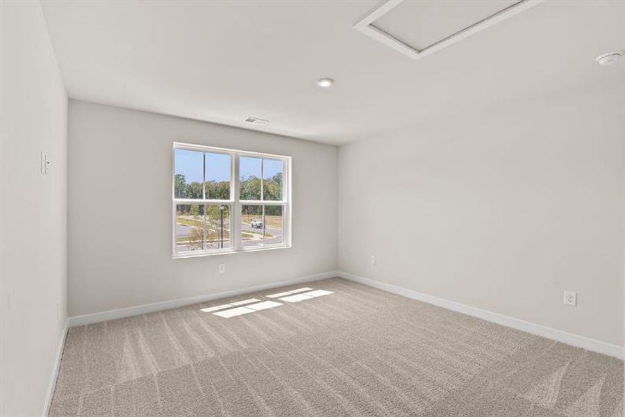 Spacious, unfurnished interior of a new home in Hope Pointe Townhomes, North Myrtle Beach (Image 19).