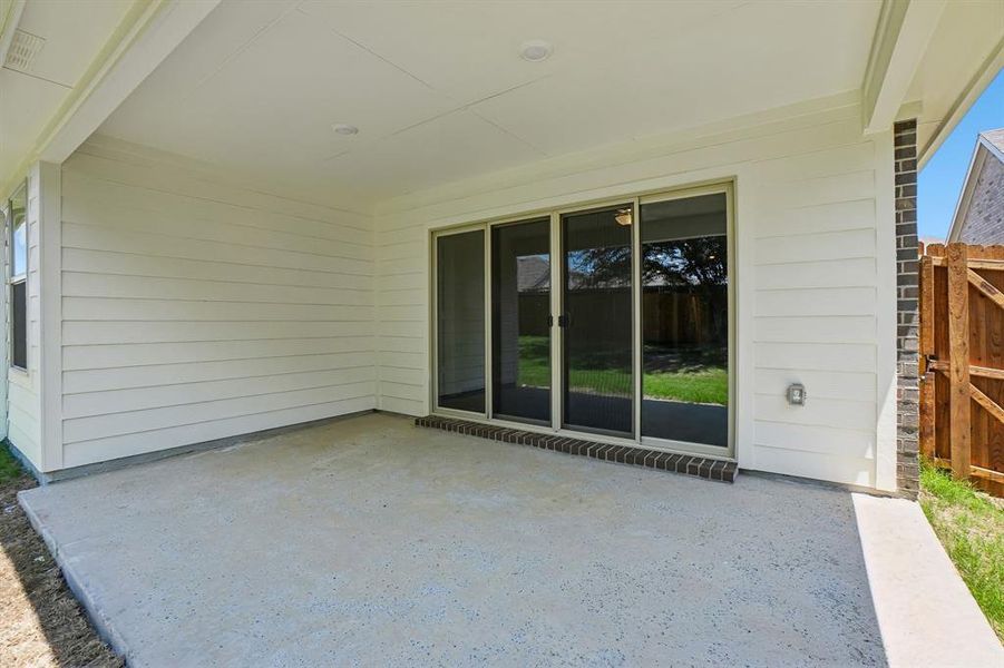 Exterior details and patio area of a home in Stella Hills, Denton (Image 23).