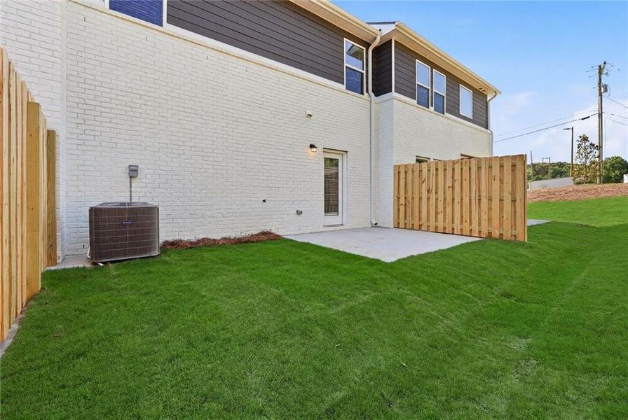 Exterior details and patio area of a home in Concord Oaks, Powder Springs (Image 3).
