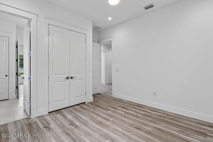 Spacious, unfurnished interior of a new home in , St. Johns (Image 78).
