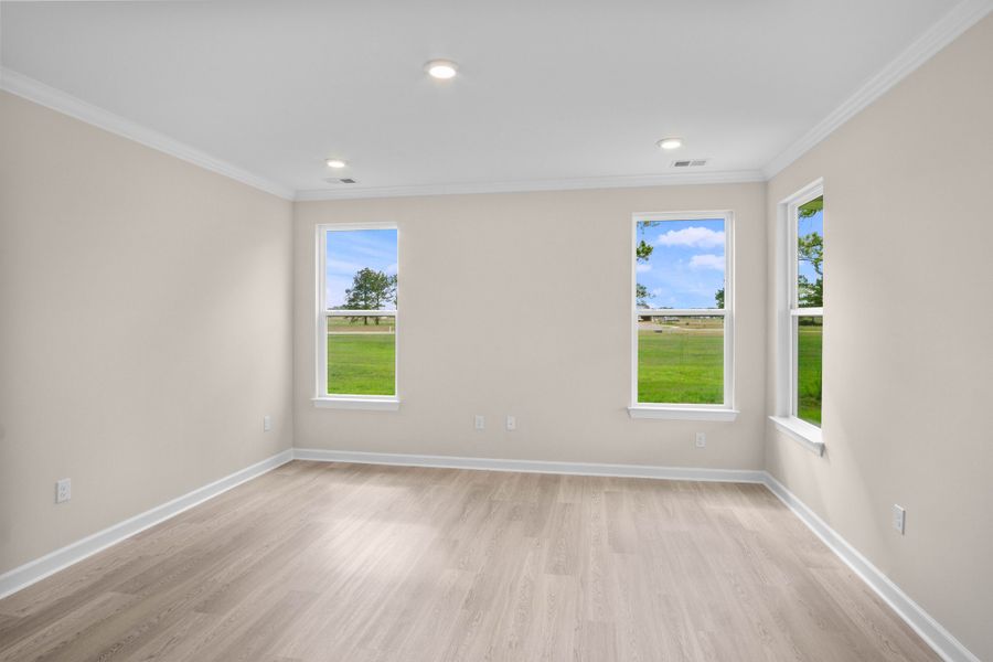 Spacious, unfurnished interior of a new home in Coastal Club of the Carolinas, Calabash (Image 9).