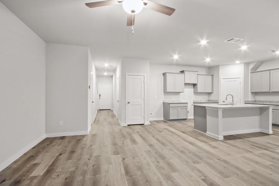Spacious, unfurnished interior of a new home in Maple Heights, Porter (Image 13).