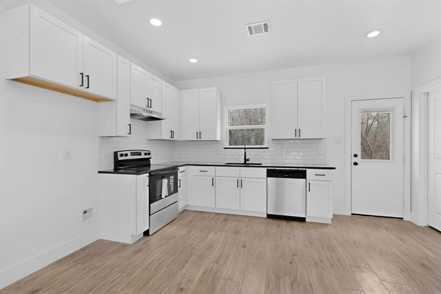 Furnished interior view inside a new home in , Mabank (Image 8).