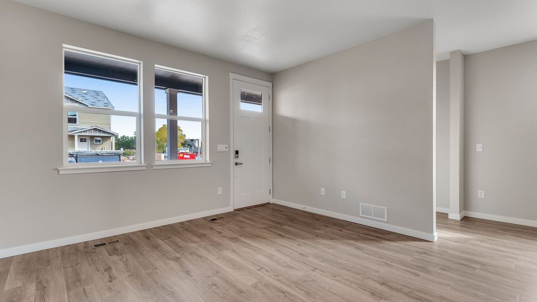 Spacious, unfurnished interior of a new home in Horizon Uptown, Aurora (Image 13).