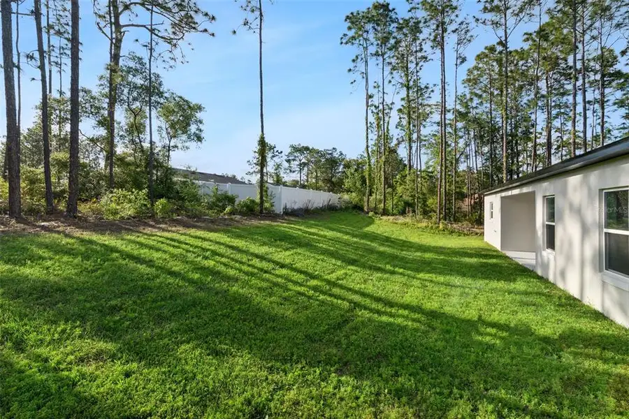 Exterior details and patio area of a home in , Ocala (Image 4).