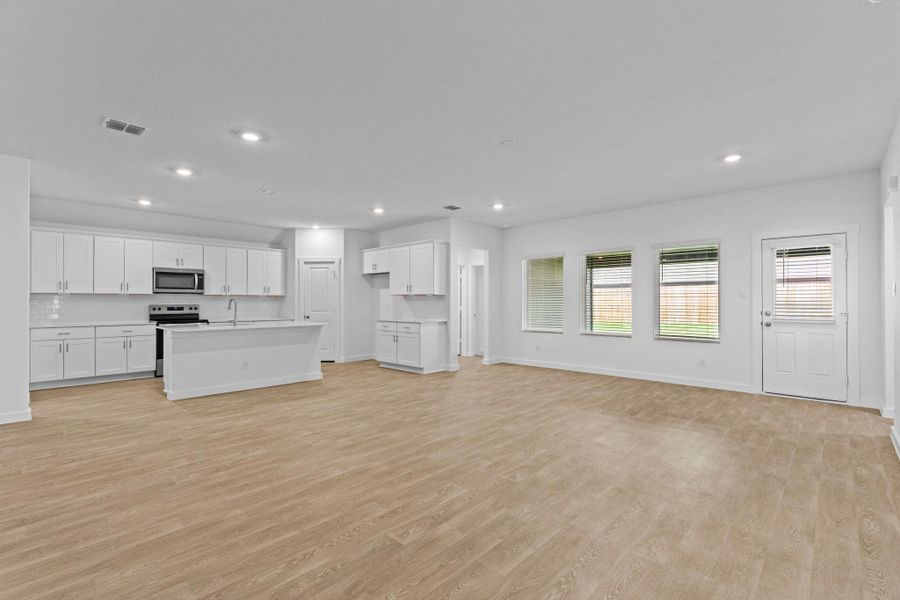 Spacious, unfurnished interior of a new home in Sonoma Oaks, Fredericksburg (Image 19). Spacious, unfurnished interior of a new home in Sonoma Oaks, Fredericksburg (Image 19).