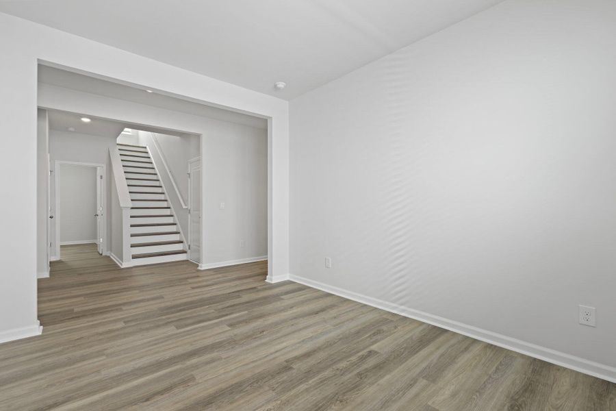 Spacious, unfurnished interior of a new home in Sheep Island, Summerville (Image 13).