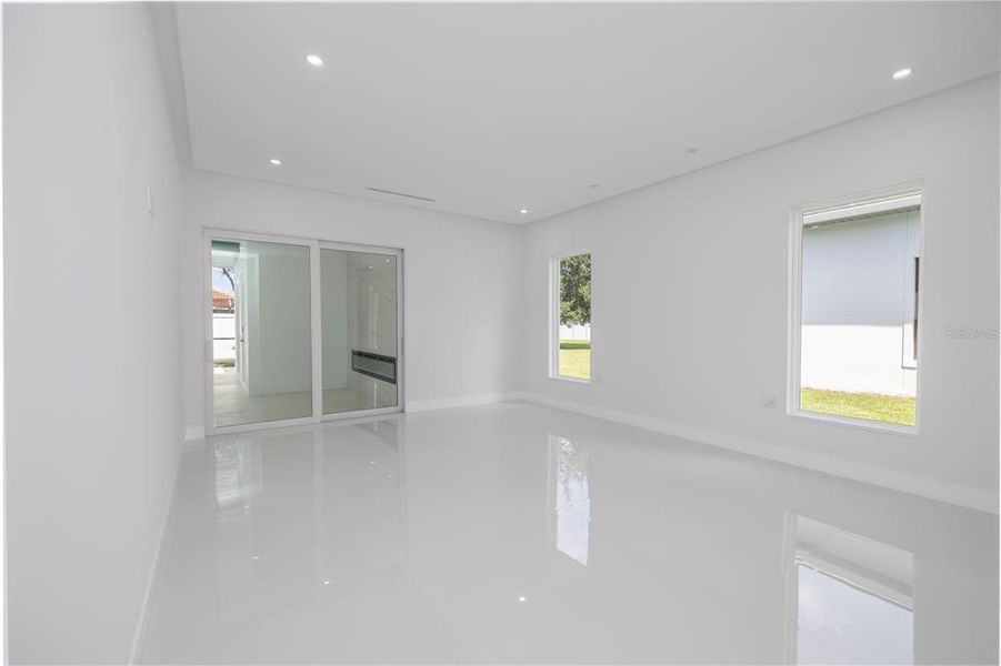 Spacious, unfurnished interior of a new home in , Palm Coast (Image 43).