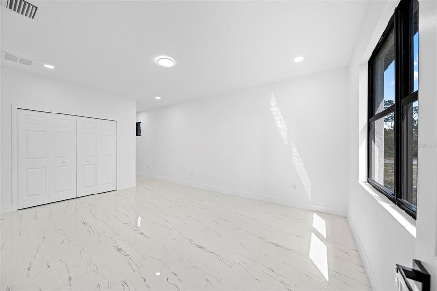Spacious, unfurnished interior of a new home in , Lehigh Acres (Image 26).