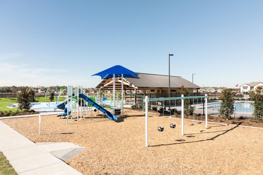 Community amenities in Canterra Creek, Iowa Colony (Image 11).