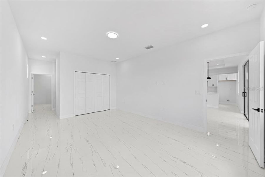 Spacious, unfurnished interior of a new home in , Lehigh Acres (Image 13).