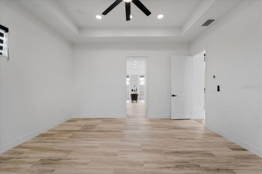 Spacious, unfurnished interior of a new home in , Port Charlotte (Image 46).