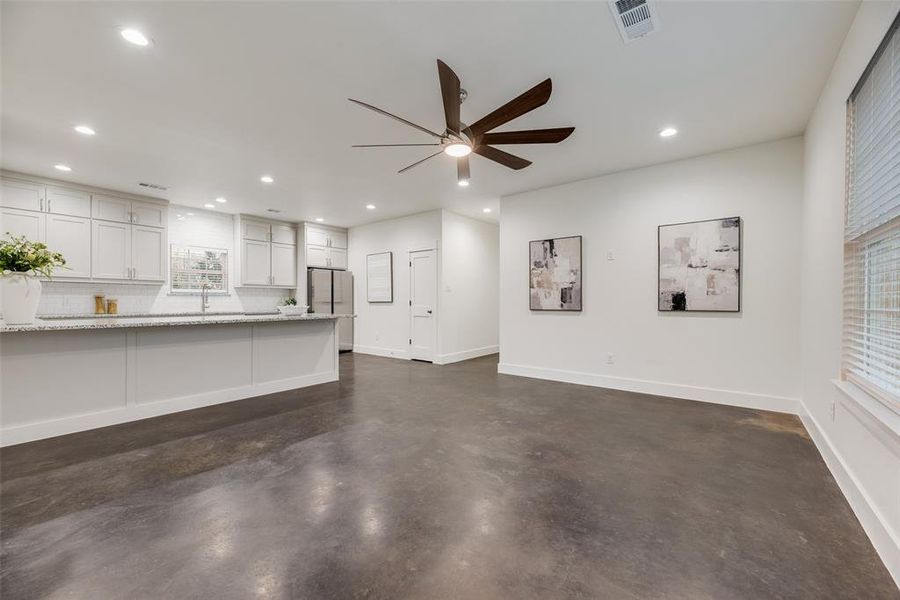 Spacious, unfurnished interior of a new home in , Greenville (Image 10).