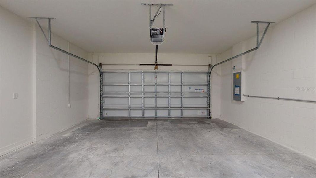 Spacious, unfurnished interior of a new home in , Tampa (Image 27).