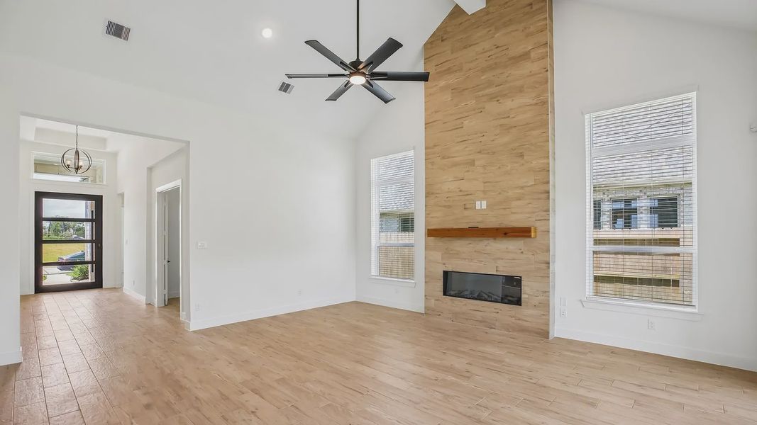 Spacious, unfurnished interior of a new home in Riceland 60',65',70', Mont Belvieu (Image 29).