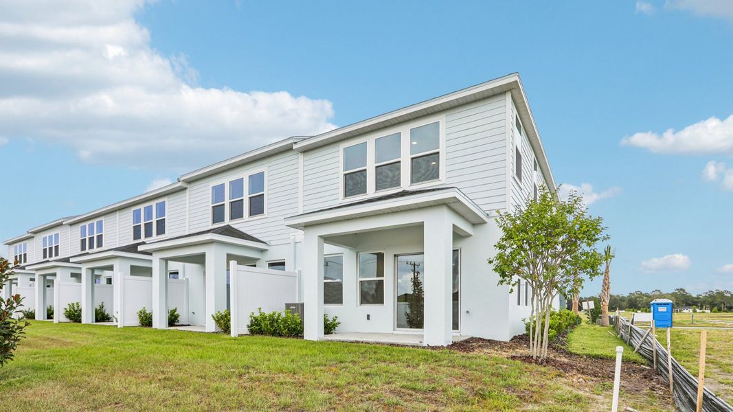 Exterior details and patio area of a home in Twin Oaks, Zephyrhills (Image 25).