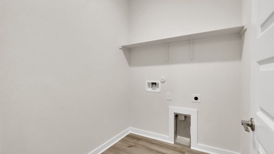 Spacious, unfurnished interior of a new home in Rosenbusch Ranch, Leander (Image 16).