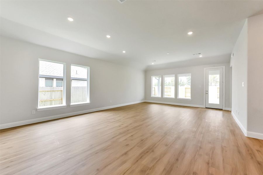 Spacious, unfurnished interior of a new home in Evergreen 50', Conroe (Image 18).