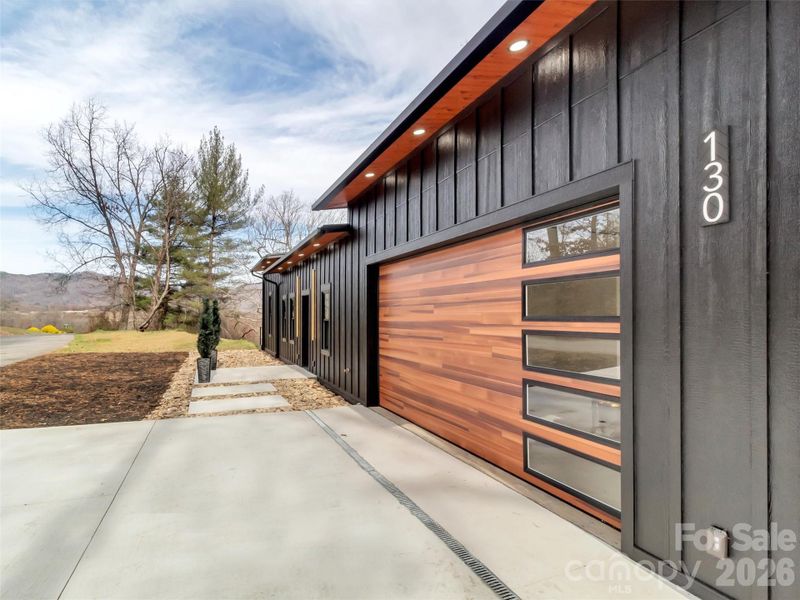 Exterior details and patio area of a home in , Clyde (Image 29).