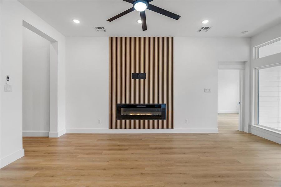 Spacious, unfurnished interior of a new home in , Granbury (Image 16).