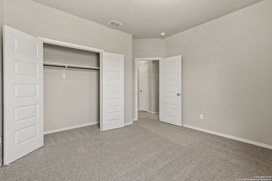 Spacious, unfurnished interior of a new home in Blue Ridge Ranch, San Antonio (Image 12).