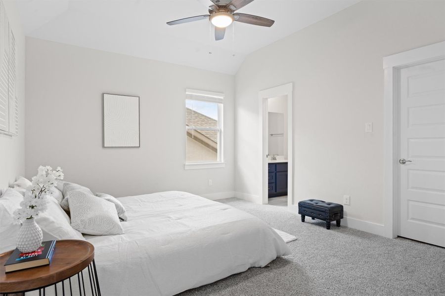 Guest Suite with ensuite bath and walk-in closet Guest Suite with ensuite bath and walk-in closet