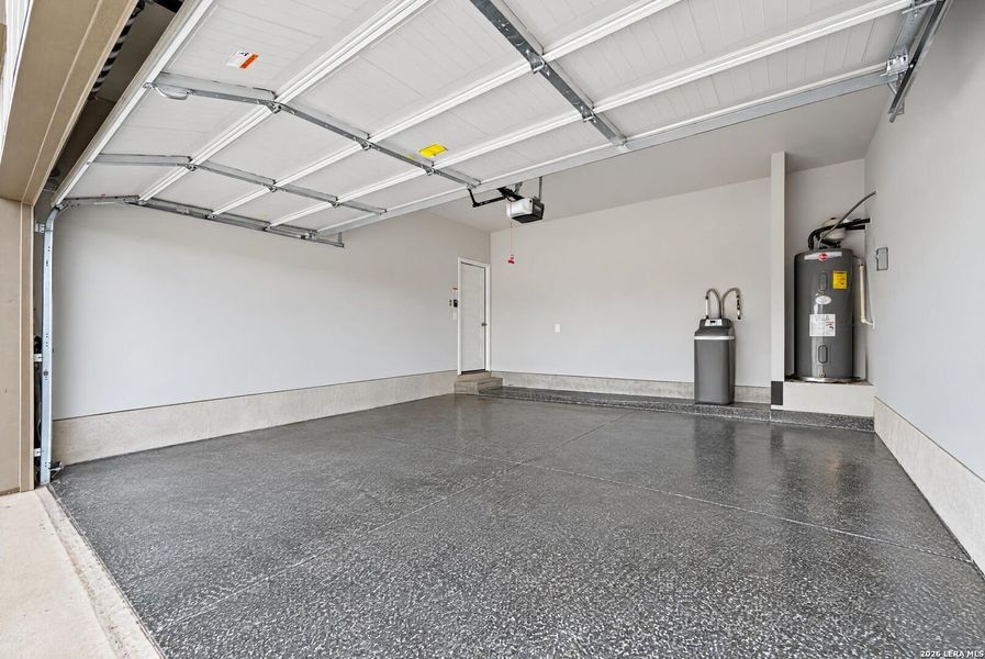 Spacious, unfurnished interior of a new home in Remington Ranch, San Antonio (Image 15). Spacious, unfurnished interior of a new home in Remington Ranch, San Antonio (Image 15).