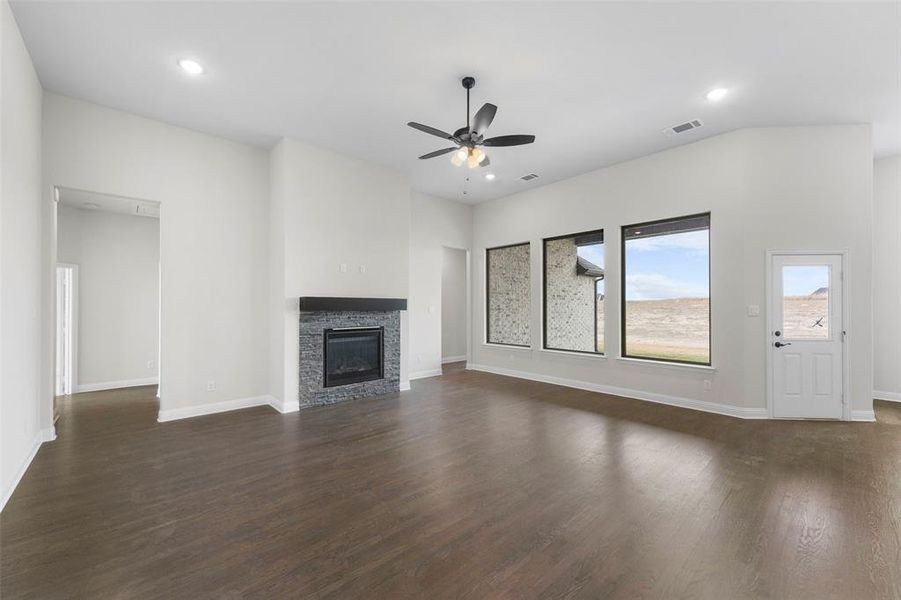 Spacious, unfurnished interior of a new home in , Waxahachie (Image 25).