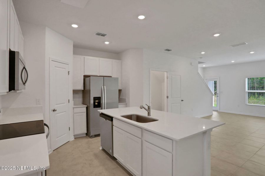 Furnished interior view inside a new home in , Middleburg (Image 16).