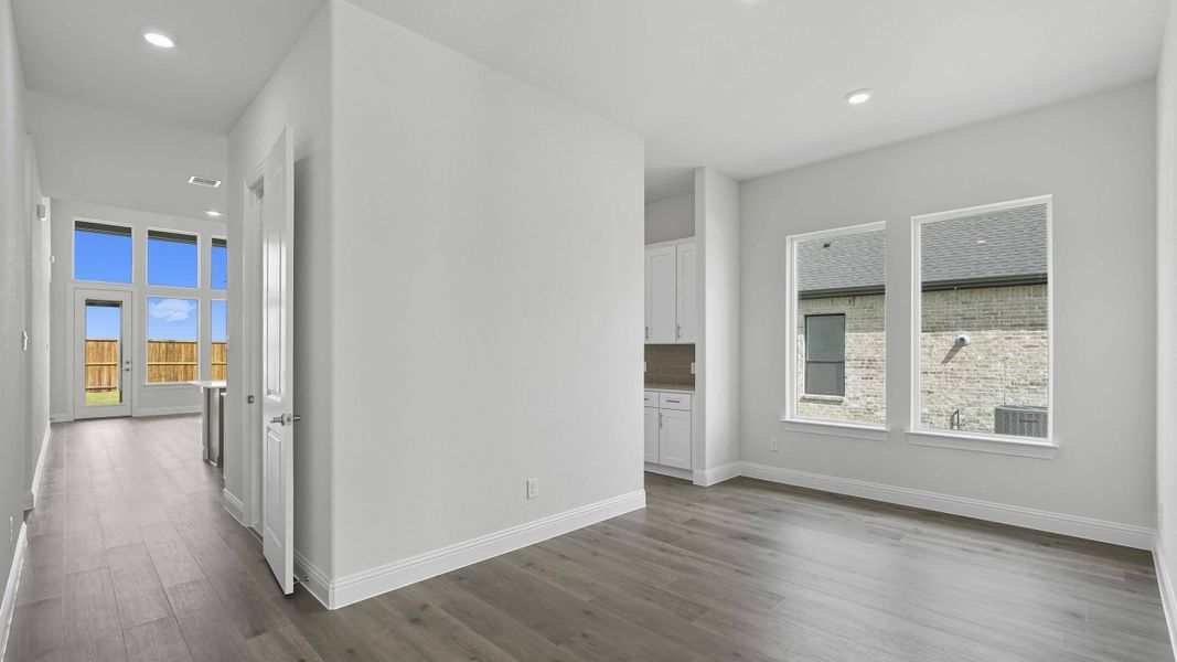 Spacious, unfurnished interior of a new home in Peachtree Meadows, Rockwall (Image 15).