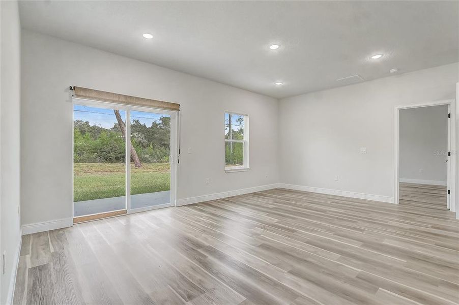 Spacious, unfurnished interior of a new home in , Ocala (Image 26).