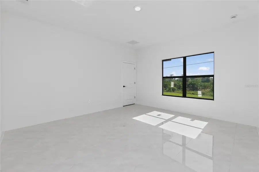 Spacious, unfurnished interior of a new home in , Port Charlotte (Image 50).