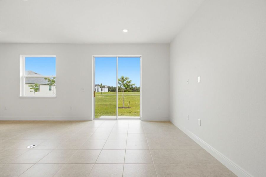 Spacious, unfurnished interior of a new home in Cape Coral, Cape Coral (Image 16).