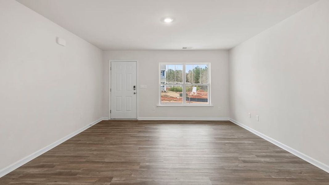 Spacious, unfurnished interior of a new home in Hawk Ridge, Anderson (Image 18).