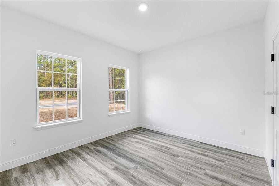 Spacious, unfurnished interior of a new home in , Ocala (Image 8).