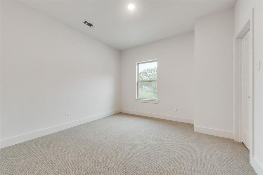 Spacious, unfurnished interior of a new home in , Lake Dallas (Image 19).