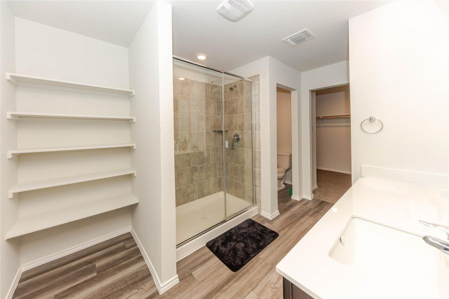 Furnished interior view inside a new home in Willow Glenn, Temple (Image 17).