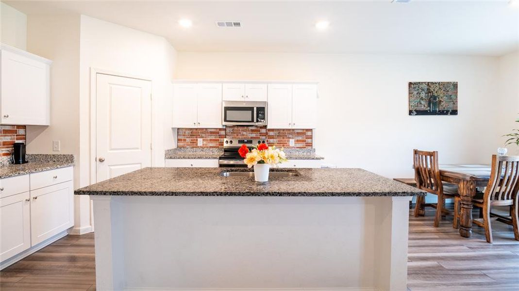 Furnished interior view inside a new home in Ranch at Duck Creek, Fort Worth (Image 12).
