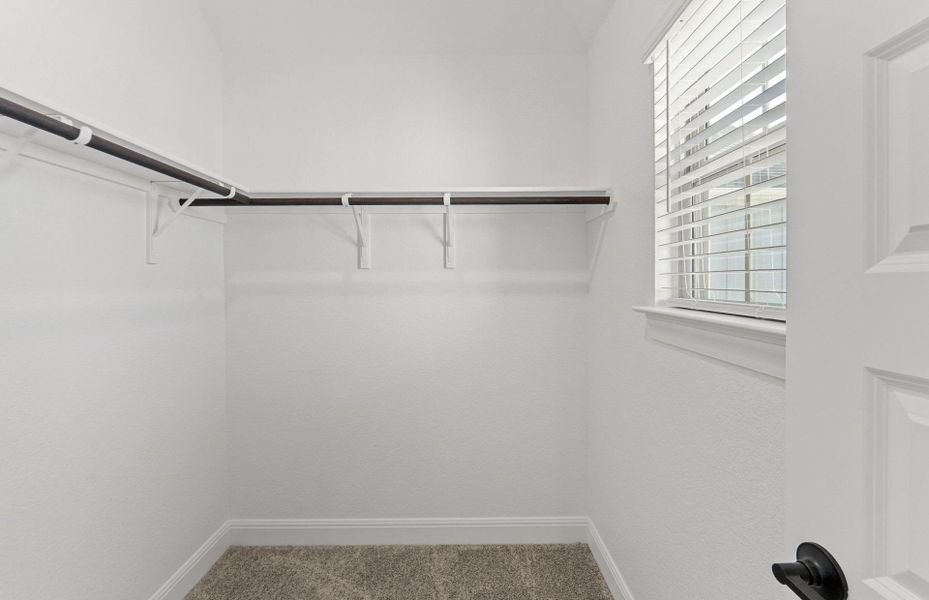 Spacious, unfurnished interior of a new home in Santa Rita Ranch, Liberty Hill (Image 17).